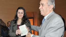 أول‭ ‬جواز‭ ‬بيومتري‭ ‬يدخل‭ ‬رسميا‭ ‬الخدمة‭ ‬بالجزائر‭ ‬