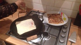 طالبات يمتهن بيع المعجنات داخل الأحياء الجامعية