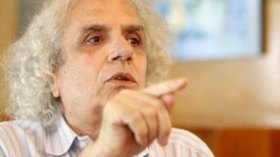 مستغانمي كاتبة كبيرة وجريئة ومنتقدوها ذكوريون حاسدون