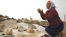 جزائريون يسكنون ويأكلون ويتزوّجون بالكريدي