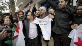 الشرطة توقف إعلاميين وتفض مسيرة رافضة للعهدة الرابعة