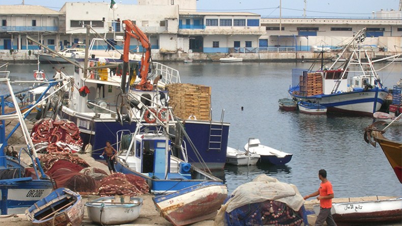 صيادون لا يدفعون مستحقات رسو السفن بالعاصمة