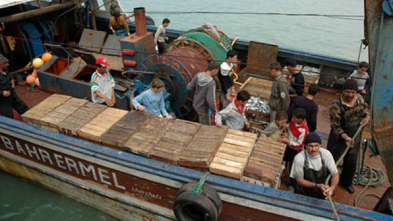 عائلات ضحايا سفينة الصيد في مستغانم يطالبون بتحقيق