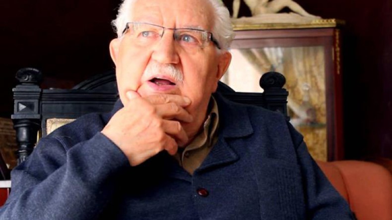 الأستاذ بِيدْرُو: بِكَ لغةُ الضادِ تفتخرُ!