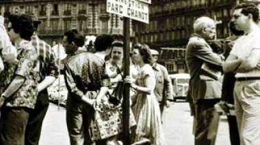 Les pieds noirs et les Harkis manifestent en France la fête de l’indépendance algérienne.