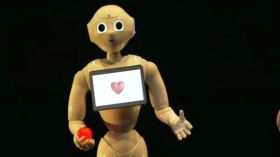 روبوت ياباني يقرأ المشاعر بـ 9 آلاف دولار