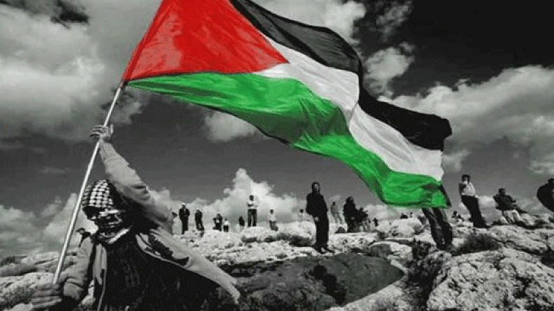 عائلة من غزة تُعدِم ابنها العميل لإسرائيل