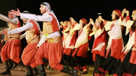 الجرح الفلسطيني ينزف فنا، شعرا ورقصا بأرض المليون ونصف المليون شهيد