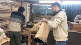 الأكياس الورقية تفرح المواطنين وتخيف الخبازين