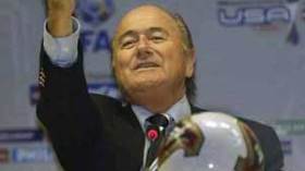 الفيفا يوقف تجارب الكرة الذكية