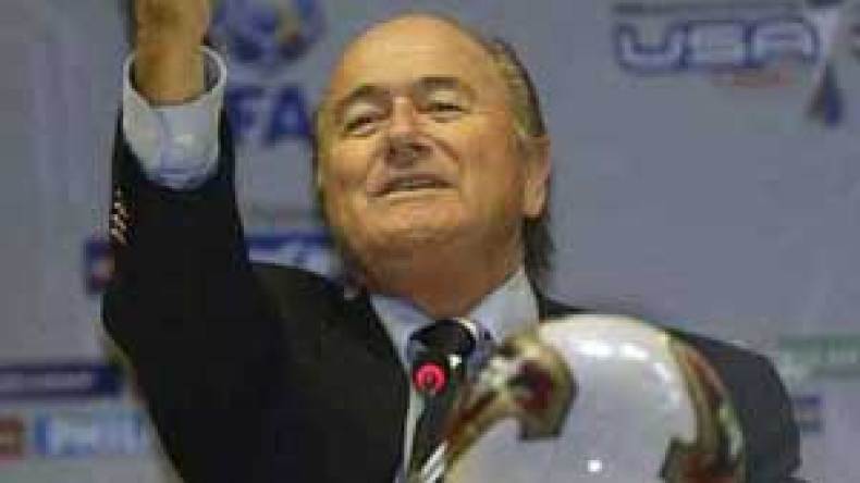 الفيفا يوقف تجارب الكرة الذكية