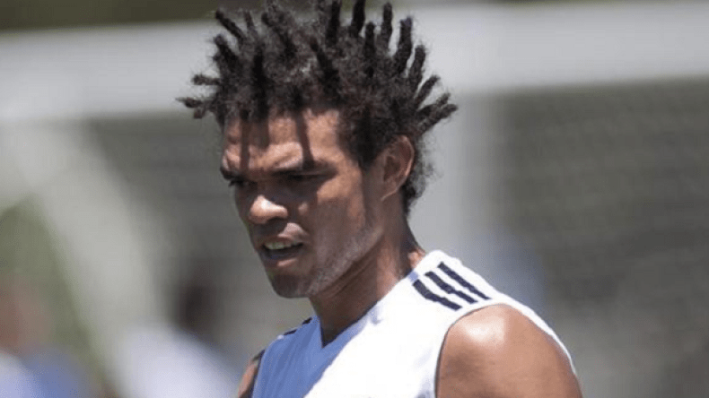 بيبي محل سخرية واسعة بسبب تسريحة شعره