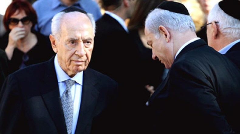 بيريز يتهم نتانياهو بتعطيل التوصل إلى اتفاق سلام عام 2011