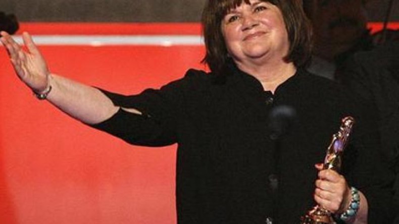 إصابة المغنية الأمريكية “رونستات” بالشلل الرعاش “باركنسون”