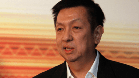 رجل أعمال سنغافوري يشتري فيغولي وزملاءه في فالنسيا