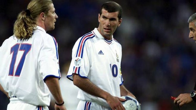 قريبة الدولي الفرنسي السابق إيمانويل بوتي توارى الثرى بتلمسان