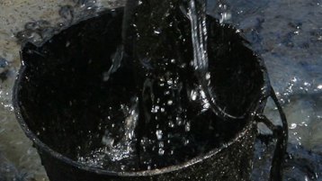 مستقبلنا داخل برميل نفط!