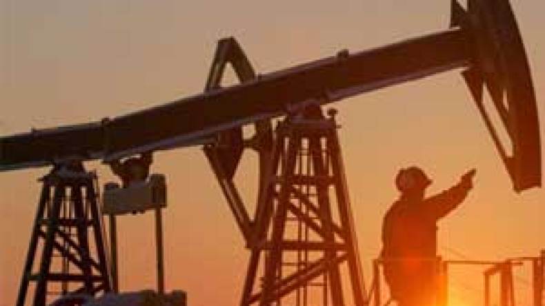 النفط ينزل عن 115 دولارا مع تقدم قوات المعارضة في ليبيا