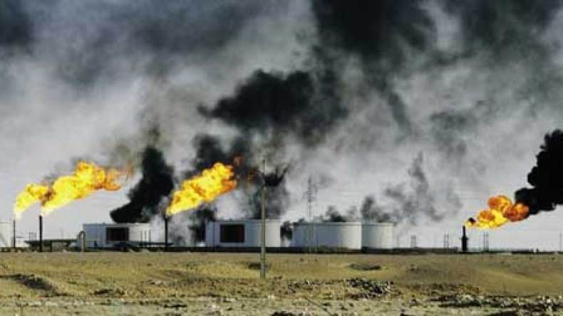 انهيار أسعار النفط يُعيد الجزائر إلى وضع أسوأ من أزمة 1986