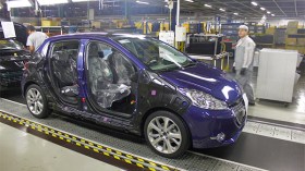 ننتظر الضوء الأخضر لصناعة 75 ألف سيارة “بيجو الجزائرية”