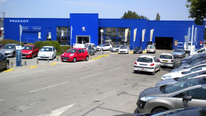 جزائريون يرغبون في شراء “بيجو” للسيارات