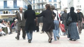 جزائريون ناموا نهار أمس إلى غاية العصر وأسواق باعت “الريح”