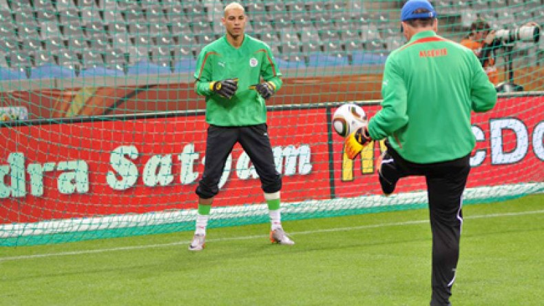 “الخضر” يتدربون في باريس قبل السفر الإثنين إلى بانجول