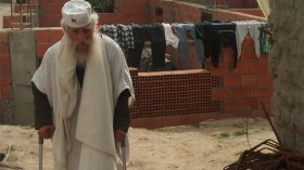 لجنة قرية تحرم عائلة من أراضيها وتفرض عليها الفقر المدقع