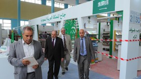 غلام الله يتفقد جناح المجلس الإسلامي الأعلى عشية الافتتاح