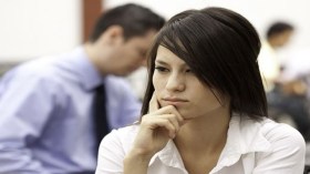 جزائريات يدفعن المهور للرجال ᴉ