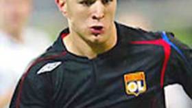 كريم بن زيمة يغيب عن الملاعب ثلاثة أسابيع