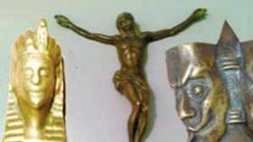 ثلاثة جزائريين بينهم شرطي ضمن شبكة دولية لتهريب الآثار إلى الخارج