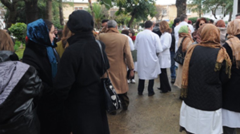 ولد عباس في مواجهة تكتل نقابات قطاع الصحة