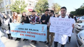 الأطباء المقيمون في وقفة احتجاجية جديدة بمستشفى مصطفى باشا