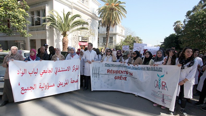 وزارة الصحة تجمّد أجور الأطباء المضربين