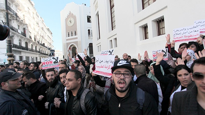 الأطباء المقيمون ينقلون احتجاجهم إلى شوارع العاصمة!