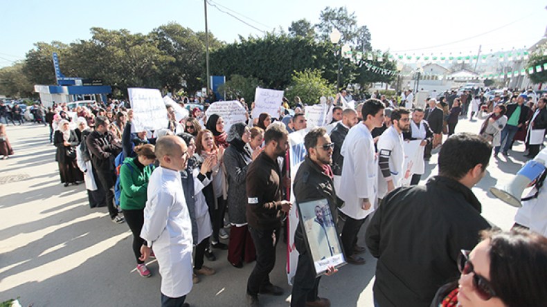 الأطباء المقيمون: وزارة الصحة تغطي عجزها بتحريض الرأي العام ضدنا