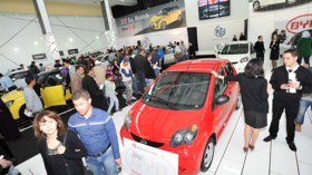 سيول بشرية تغزو صالون السيارات وطوابير أمام الماركات الجديدة