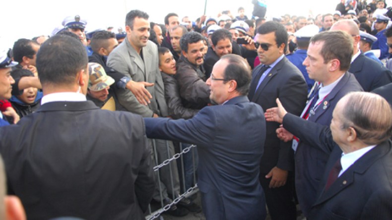 الاستنجاد بشباب وأطفال ونساء الولايات الداخلية لاستقبال هولاند