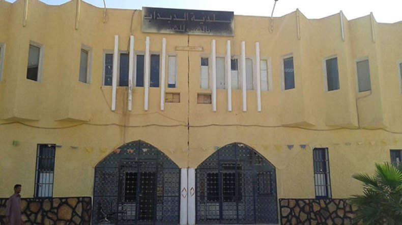 شباب غاضبون يغلقون مقر بلدية الدبداب بايليزي