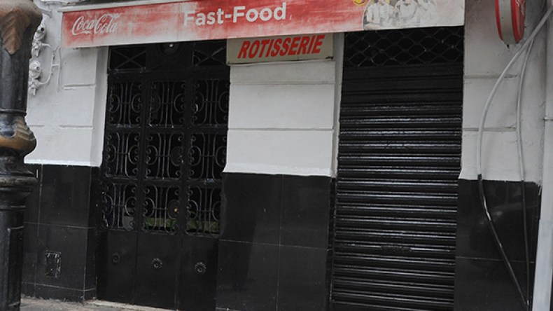 محلات “الفاست فود” تجوع الجزائريين