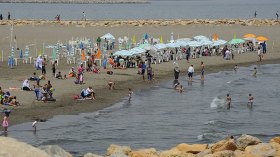 الأثرياء يحجون إلى الأسواق والغابات والشواطئ يوم الإنتخاب