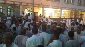 رواد مسجد الشيخ بوعمامة بعين وسارة يحتجون ويطالبون بتحويل الأمام