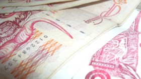 وادي حمام الضلعة بالمسيلة يفيض بأوراق الألف دينار