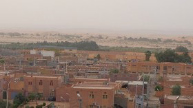 النفايات ومياه الصرف الصحي تحاصر سكان برج عمر إدريس بإيليزي