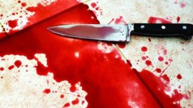 رعية إفريقي يحاول الانتحار بذبح نفسه بإيليزي