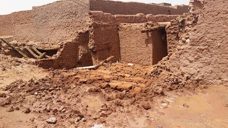 انهيارات للمساكن وتسربات للمياه في عين صالح