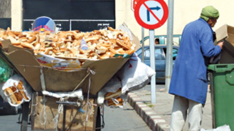 ‭ ‬الجزائريون‭ ‬يرمون‭ ‬35‭ ‬مليارا‭ ‬من‭ ‬الخبز‭ ‬في‭ ‬المزابل‭ ‬خلال‭ ‬رمضان