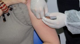 النساء الحوامل يقاطعن التلقيح في يومه الأول