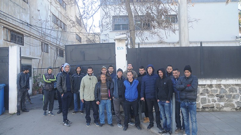 المقصون من الترحيل بحي قريقوري يحتجون ويستنجدون بزوخ